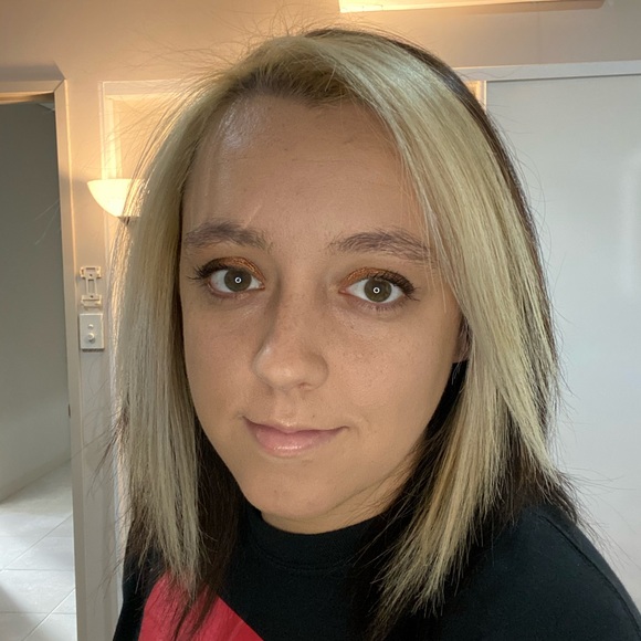 Meet your Posher, Jessica - Picture 2 of 5